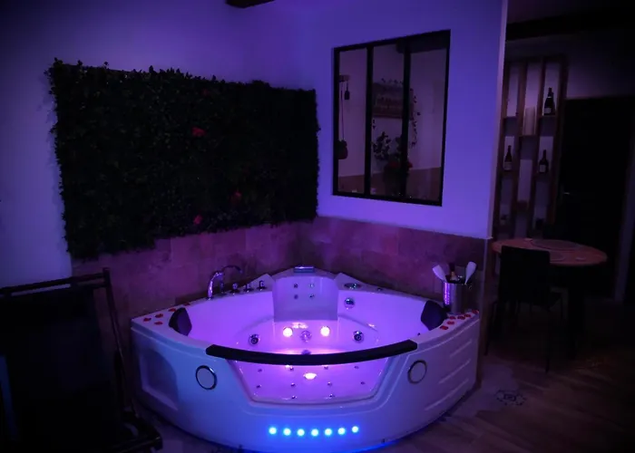 Maison Prestige Le Donjon Des Plaisirs Jacuzzi * Montluel