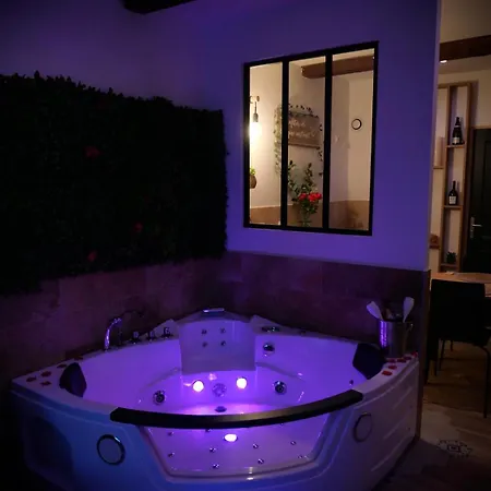 וילה Maison Prestige Le Donjon Des Plaisirs Jacuzzi Montluel