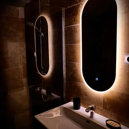 Maison Prestige Le Donjon Des Plaisirs Jacuzzi * Montluel