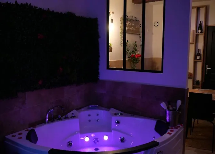 Villa Maison Prestige Le Donjon Des Plaisirs Jacuzzi Montluel